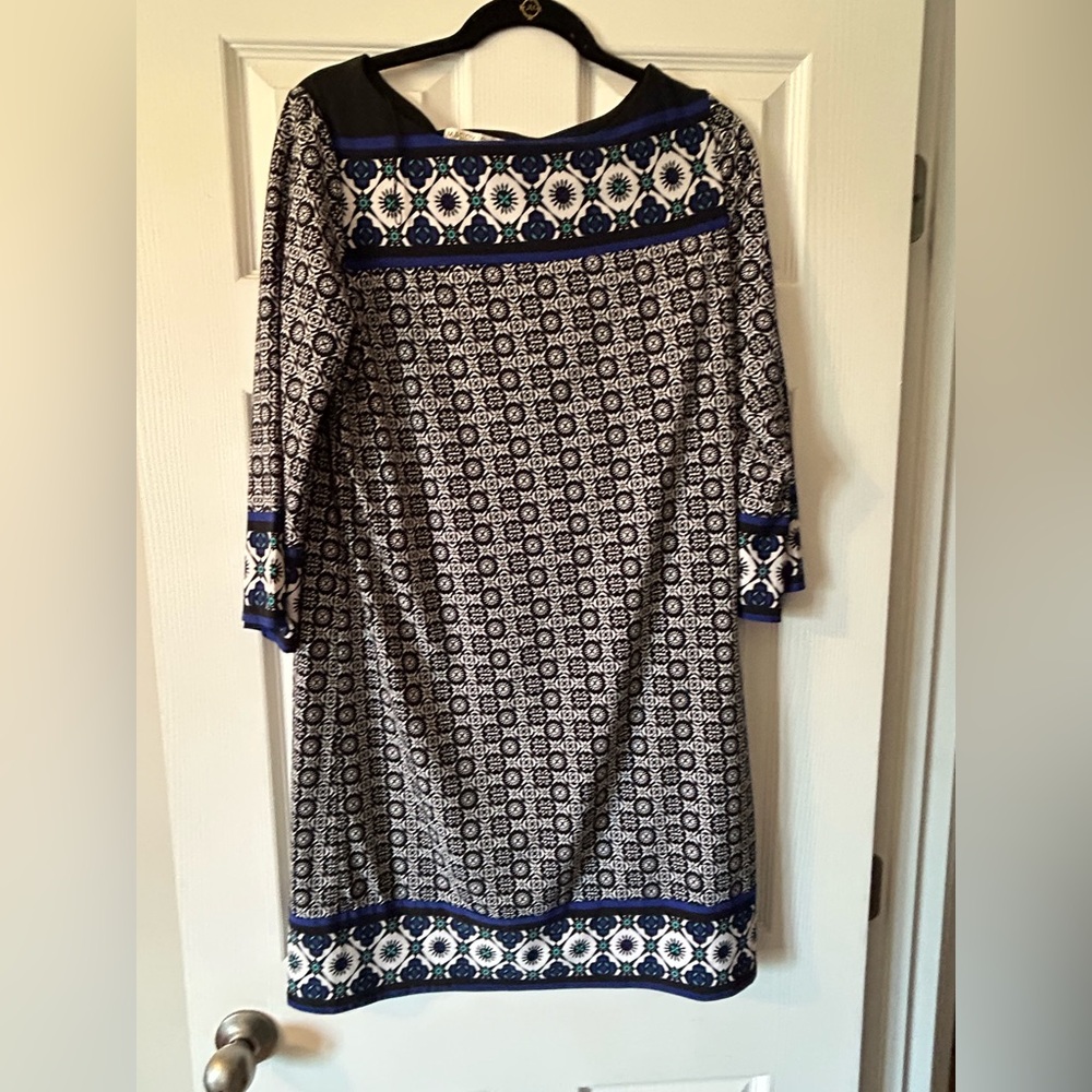 Dress blk & white w/blue accent colors